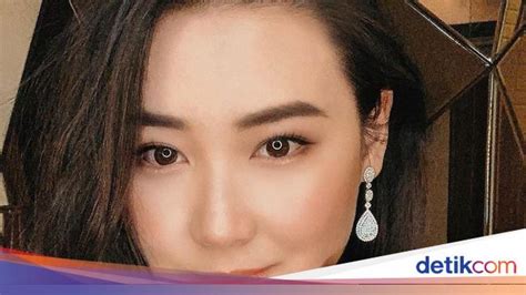 Boy william dan karen vendela telah resmi bertunangan pada kamis (28/11). Gaya Karen Vandela, Tunangan Boy William yang Anak Konglomerat