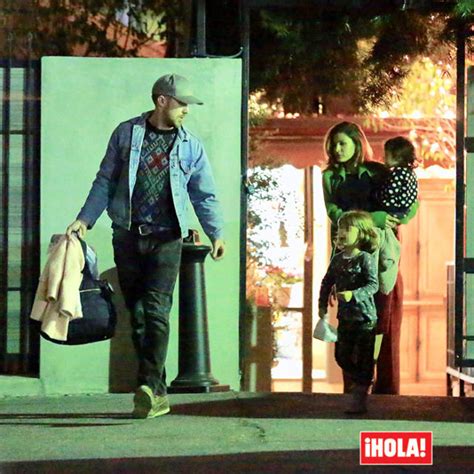 Eva Mendes explica por qué no publica fotos con Ryan Gosling y sus hijas