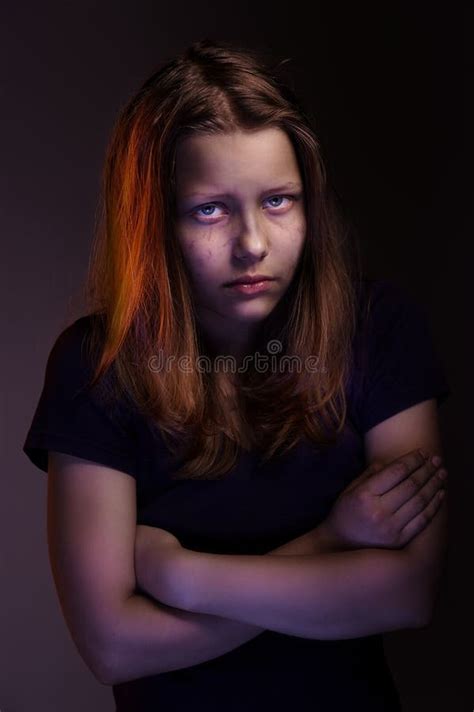 Trauriges Jugendlich Mädchen Stockbild Bild Von Einsam Alleine 42473579