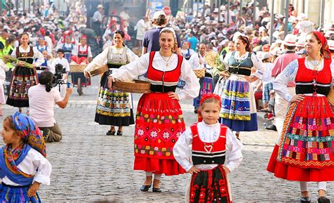 Traços Culturais Herdados De Portugueses Holandeses Ou Franceses