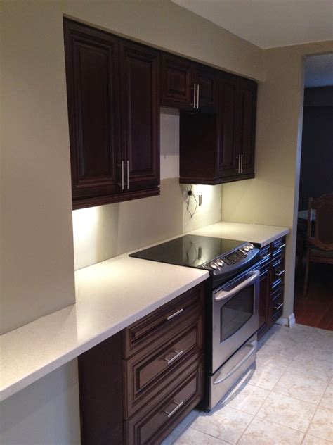 Walnut Kitchen Cabinets With White Carrara Countertop Cursodeingles Elena