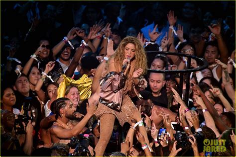 Shakira Goes Crowd Surfing During Video Vanguard Performance At Mtv Vmas 2023 Photo 4967570