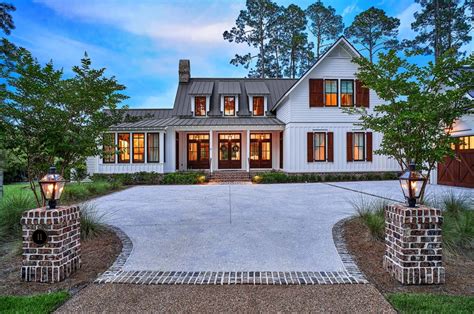 Exquisite South Carolina Farmhouse Evoking A Low Country Style Modern