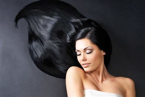 5 Bahan Alami Ini Siap Membuat Rambut Kamu Lebih Hitam Berkilau