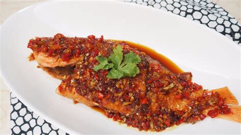 Masukan cabai rawit, ikan nila, daun kemangi dan tomat merah. Resep Ikan Goreng Rica Rica Bumbu Pedas - Spicy Crispy ...