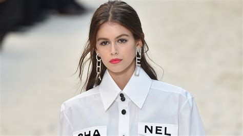 Kaia Gerber Stuns In Bathing Suit At The Pool Check Out The Pic