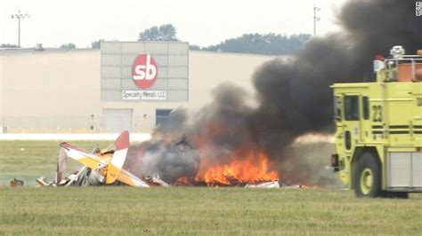 Stunt Plane Crashes In Ohio 2 Dead