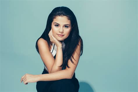 Selena Gomez Brunette Face Wind Celebrity Wallpaper