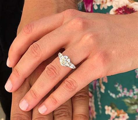 Princess Beatrices New Engagement Bling Is Inspired By Her Grandmas