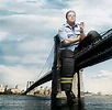 John Scurti in una foto promozionale della stagione 5 di Rescue Me ...