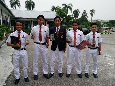 Born and raised in kuala selangor, syahmi was in the selangor's youth team at the age of 17, having arrived. STAR HOCKEY TEAM: October 2015