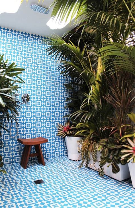 20 Tropical Outdoor Showers With Peaceful Feeling