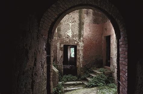 Casa de pueblo en venta al lado de la sierra. Se venden pueblos abandonados en España — idealista/news