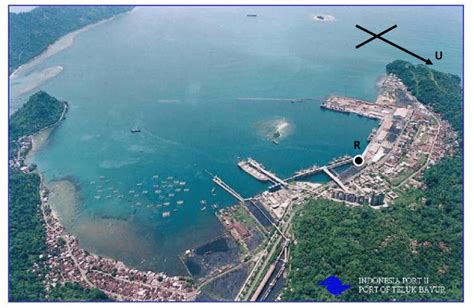 Tropiskt monsunklimat råder i trakten. Gambar 1. Foto udara lokasi penelitian, Pelabuhan Teluk ...