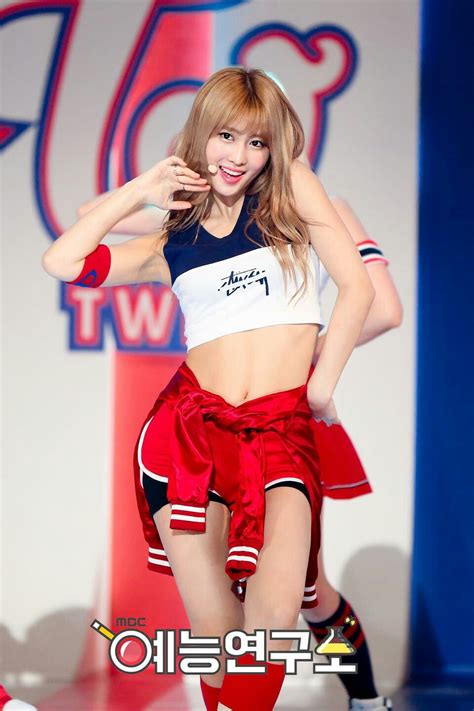 10 Times Twices Momo Showed Off Her Amazing Toned Abs In A Gorgeous Crop Top Koreaboo