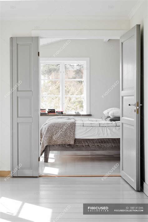 Open Door To Bedroom House Interior — Modern European Stock Photo