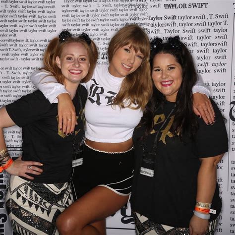 Hot Taylor Swift With Fans Rcelebs