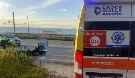 Ancona Incidente In Via Flaminia Ferito Un Centauro Notizie Ancona