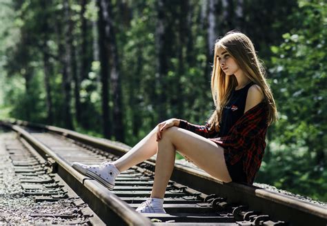 Wallpaper Women Outdoors 500px Model Blonde T Shirt Looking Away Sitting Railway