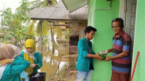 Mahasiswa Almuslim Bakti Sosial Di Lokasi Banjir
