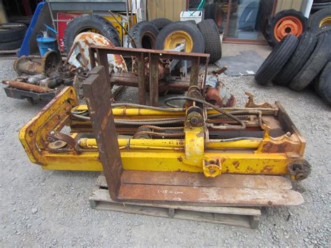 FORKLIFT TYNES WITH HYDRAULIC RAMS WRIGHTS TRACTORS PHONE For Sale