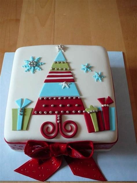 Square cake fondant to transform your plain dessert into a delightful experience. Awesome Christmas Cake Decorating Ideas - family holiday ...
