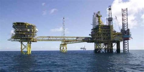 بعد توقف 8 سنوات ميناء دمياط يستقبل أول سفينة لتصدير الغاز المسال. كيف يتكون الغاز الطبيعي .. الغاز الطبيعى من أهم مصادر الطاقة .................