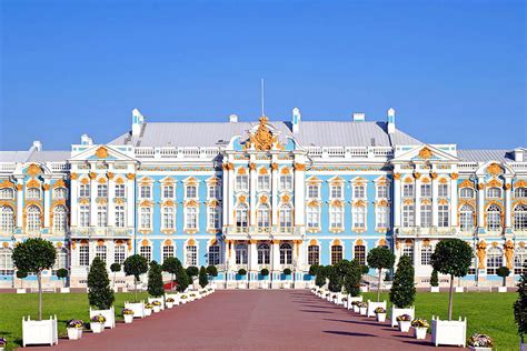 Attractions, museums, theaters, guided tours, public transport and much more. Catharina de Grote gidst je door Sint-Petersburg ...