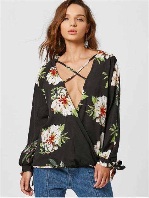 21 Off 2021 Low Cut Strappy Floral Surplice Blouse In Black Zaful