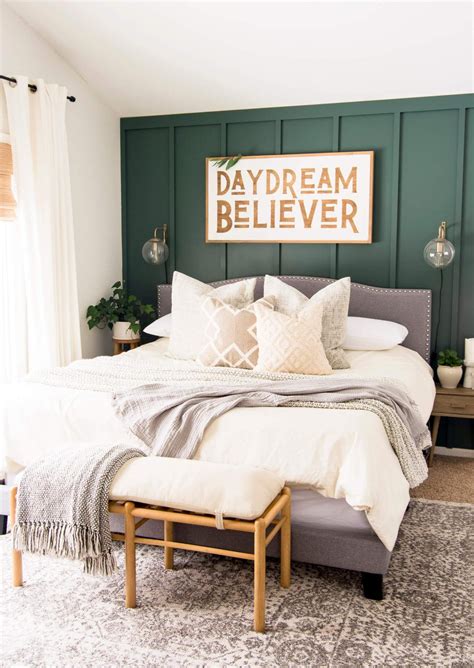 How To Decorate A Green Accent Wall In The Bedroom Green Accent Walls