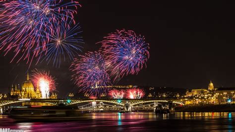 A nemzeti ünnepi programokat európa legnagyobb tűzijátékával zárják budapesten . GTA V - Tüzijáték, Augusztus 20! - YouTube