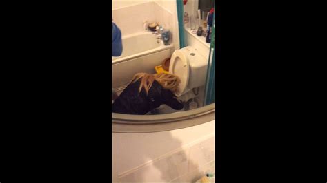 Funny Drunk Video 2 Girls In 2 Toilets Lmao Youtube