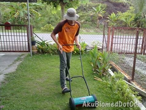 Bingung memilih jenis rumput apa yang cocok untuk taman idaman anda? PEMBEKAL RUMPUT MALAYSIA: MEMOTONG RUMPUT