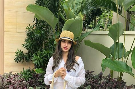 Namun, istri ardi bakrie ini masih aktif sebagai presenter. Tak Mau Ditinggal Ardi Bakrie, Nia Ramadhani Rela Diet ...