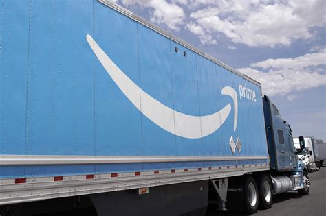 Amazon's trucking fleet is expanding rapidly; Amazon Prime Truck - An Amazon Prime Trailer Awaits Stock Photo 067947d9 C2ea 479c A2f0 ...