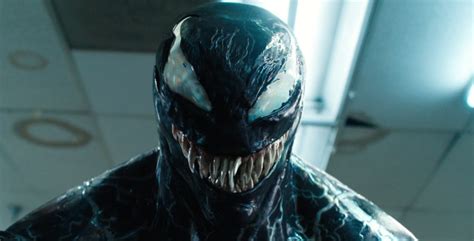 Foto Promo Film Venom Gambarkan Sosok Besar Moovvie