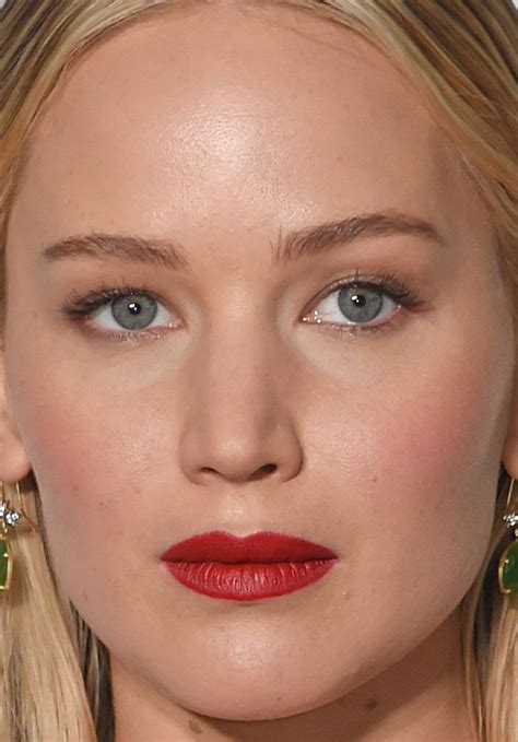Close Up Of Jennifer Lawrence At The 2018 Baftas Eyemakeupforglasses Jennifer Lawrence