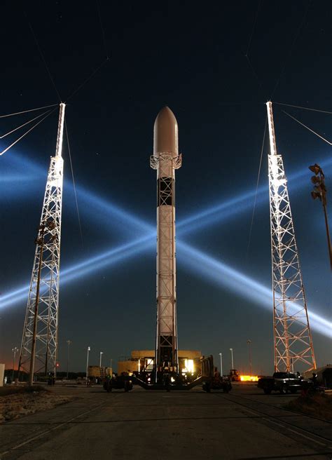 The interstage was made of a carbon fiber honeycomb structure. SpaceX Falcon 9 booster achieves epic vertical landing. SpaceX has pulled