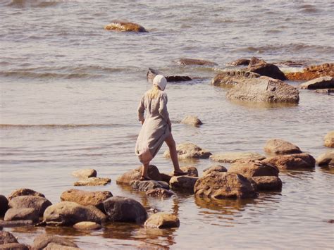 Bildet Strand hav kyst sand stein mennesker pike kvinne årgang shore bølge sommer