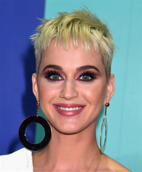 Katy Perry Hair And Makeup At The 2017 Mtv Vmas Popsugar Beauty Photo 4