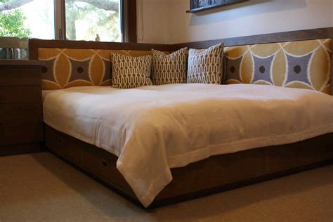 Reclaimed Wood Queen Day Bed In 2020 Small Bedroom Furniture Bed