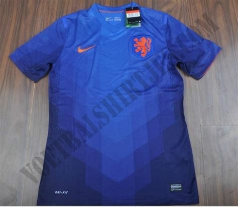 Hieronder vind je een uitgebreid overzicht van de spelers van het nederlands elftal die in meer dan een eeuw oranje de meeste interlands hebben gespeeld. Nederlands Elftal uitshirt WK 2014 - Voetbalshirtjes.com