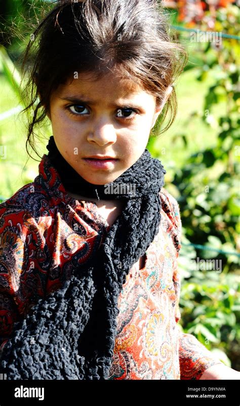 Niño Inocente Fotografías E Imágenes De Alta Resolución Alamy