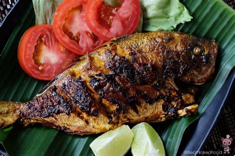 Olahan nasi yang di bungkus dengan daun pisang yang di bakar dan isian tumisan ikan tongkol yang lezat ini sangat cocok di nikmati dengan lalapan dan sambal pedas! Balinese Ikan Bakar (Balinese Grilled Fish) | Bear Naked Food