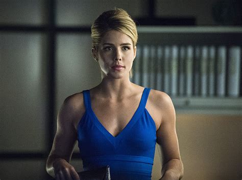 Why Arrow Can T And Shouldn T Kill Off Felicity Smoak