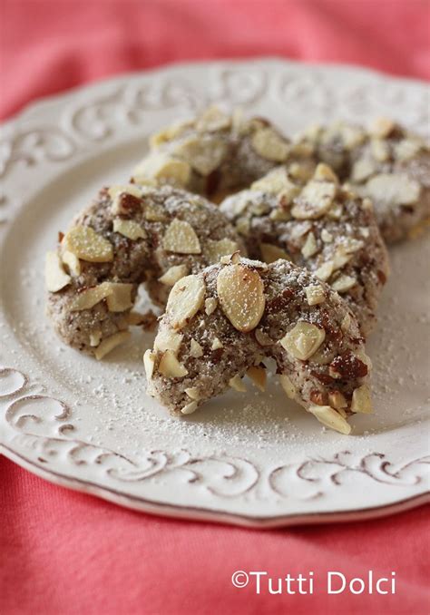 I personally prefer them with almond extract. amaretti | Almond cookies, Amaretti cookies, Holiday treats