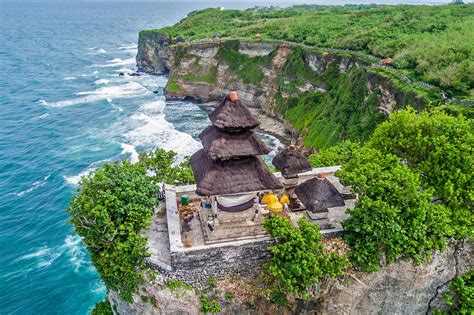 Uluwatu Temple In Bali Balis Scenic Cliff Temple Go Guides