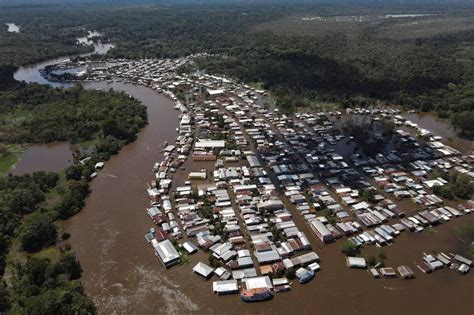 In Pictures Rising Amazon Rivers Flood Covid Hit Areas In Brazil