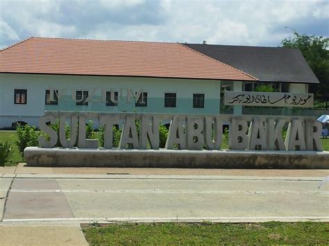 Number of times muzium sultan abu bakar is added in itineraries. Nabihah Sejuta Rasa: Jejak Sejarah di Muzium Sultan Abu ...