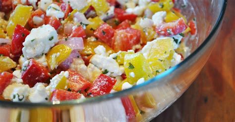 Paprika- Salat mit einer Extraportion Schafskäse Senf- Dressing